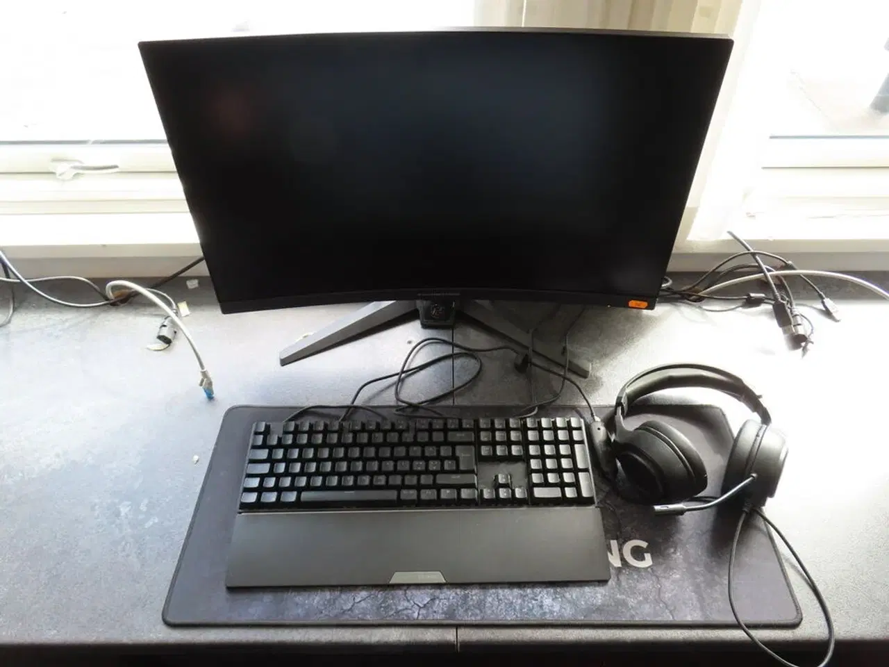 Billede 1 - 27" curved gaming monitor, ASROCK PHANTOM GAMING pg27f15rs1a