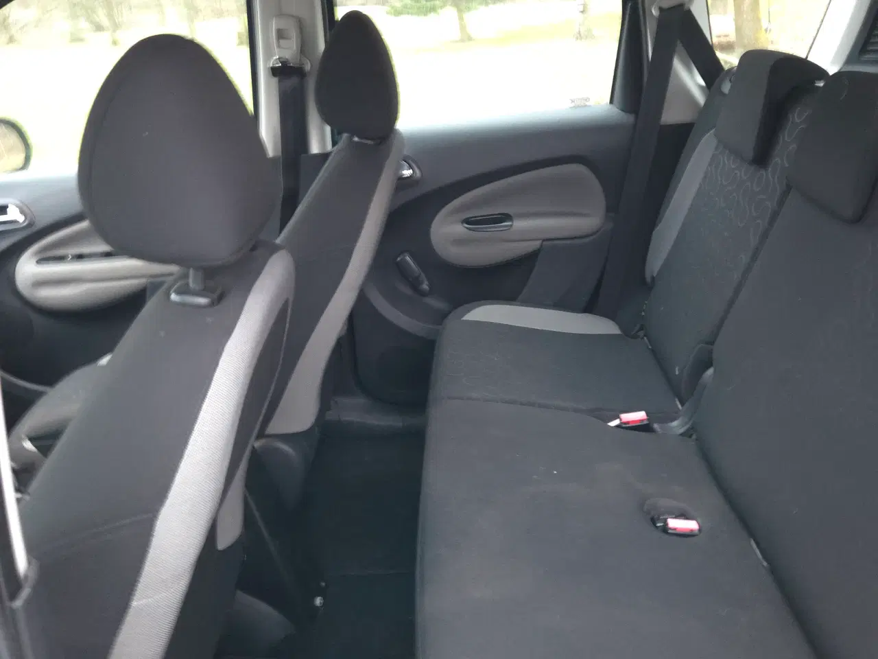 Billede 8 - Fin rummelig familiebil