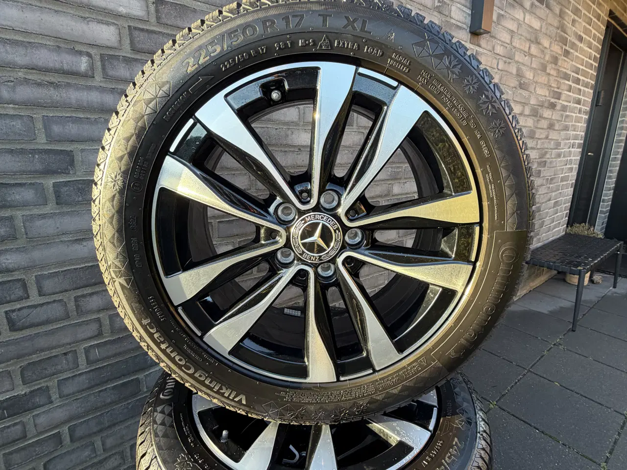 Billede 3 - Mercedes 17 fælge med vinterdæk passer til C/E/CLA