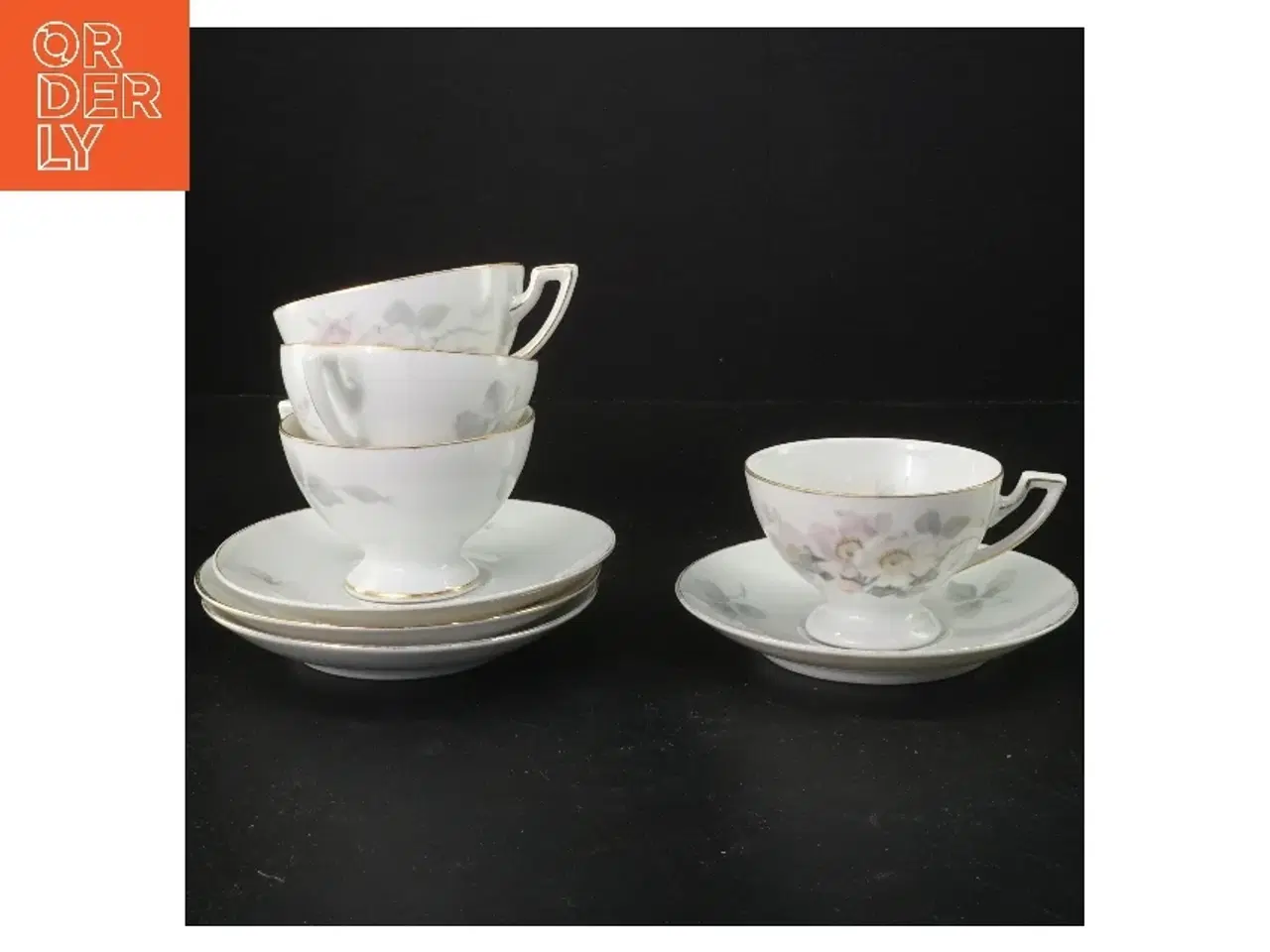 Billede 1 - Kaffekop sæt med tallerkener (str. 4 stk ø 13 & 8,5 cm)