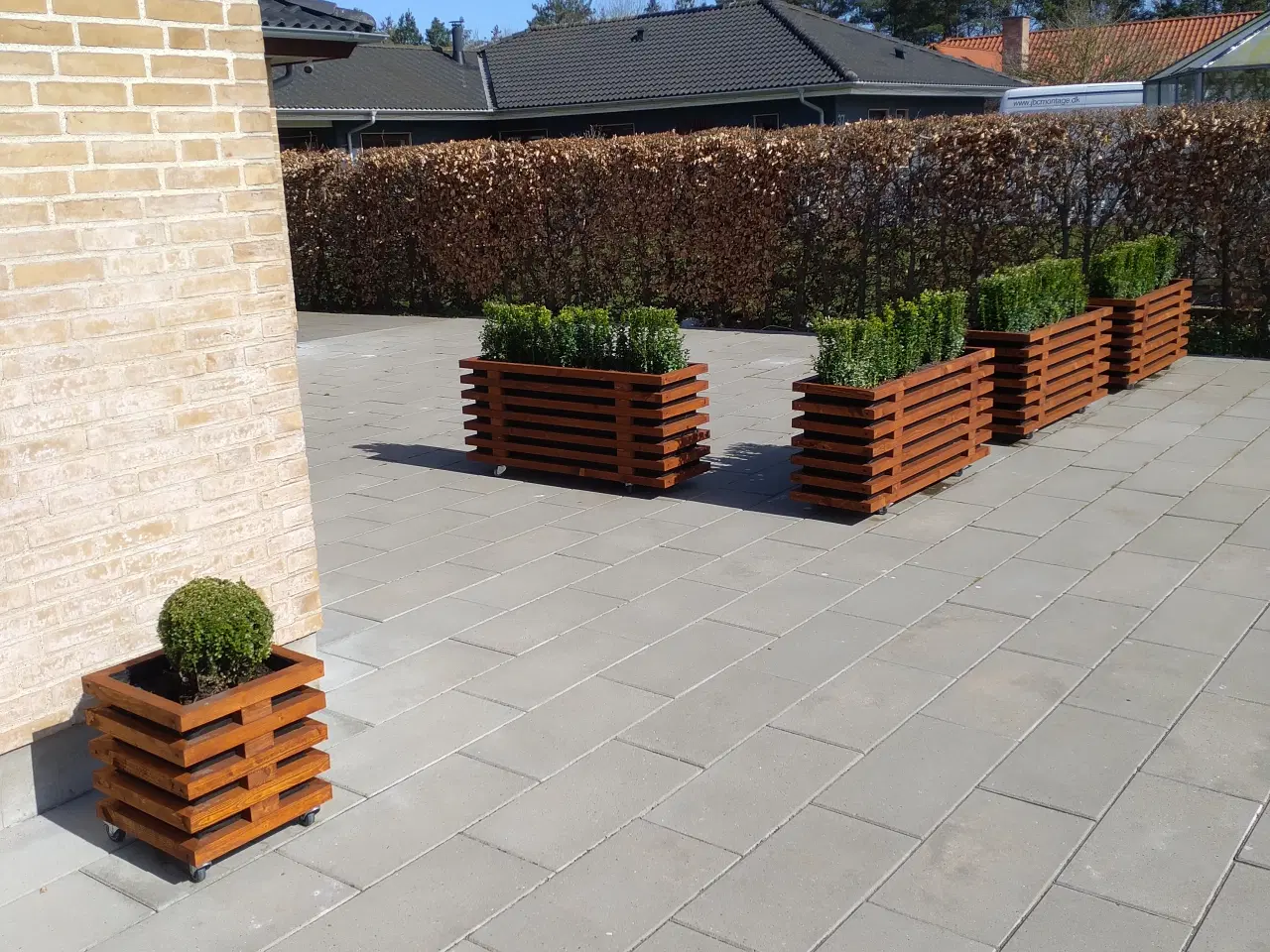 Billede 13 - Højbede på mål.