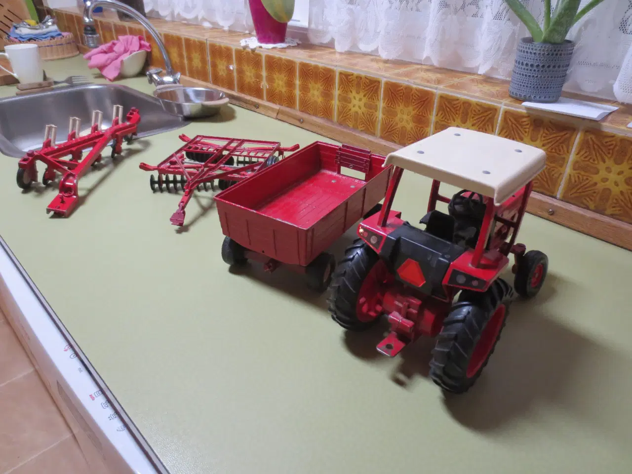 Billede 6 - Model traktor International 886