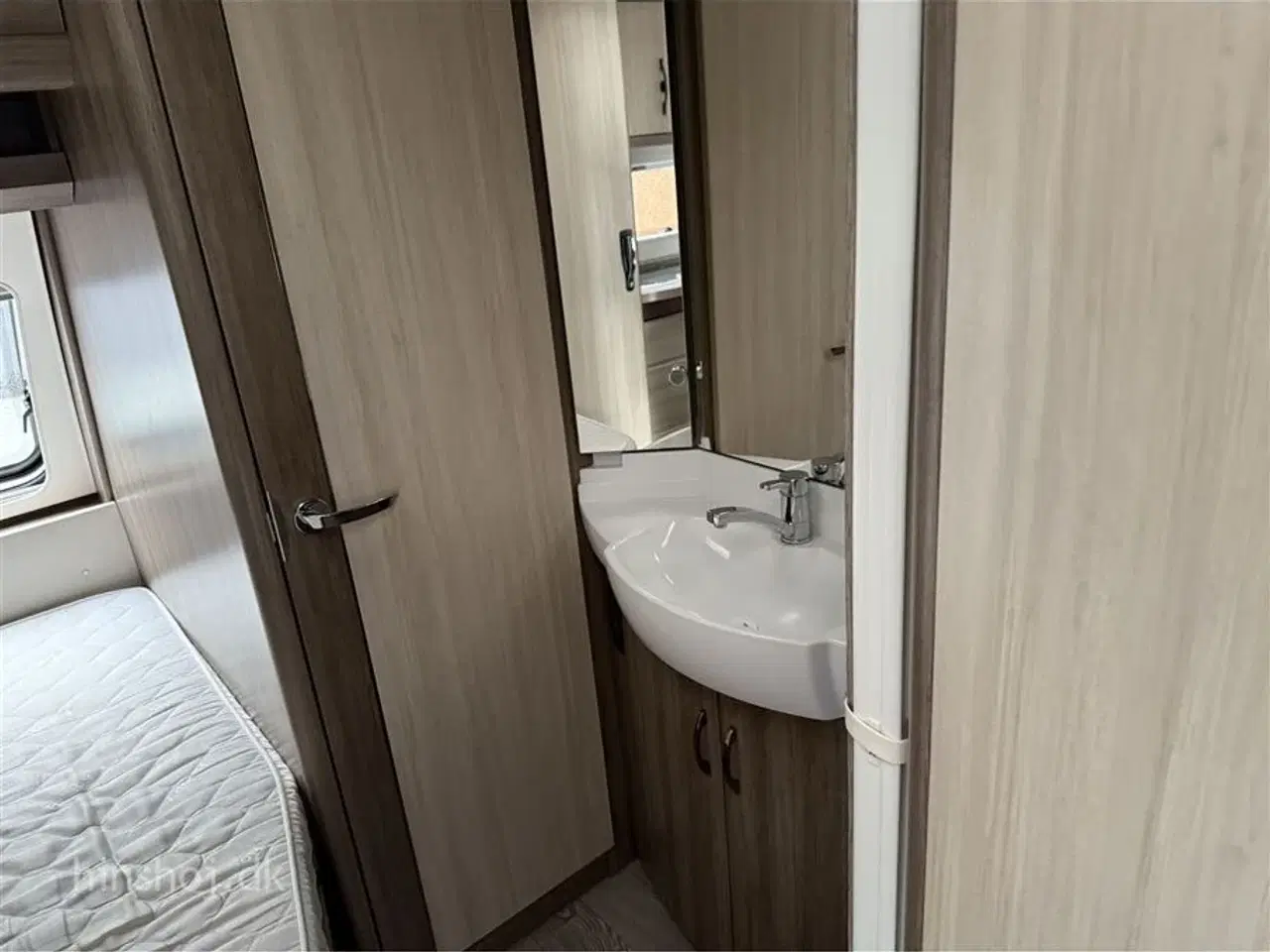 Billede 13 - 2017 - Hobby De Luxe 460 UFe   Dejlig vogn med rundsidegruppe og franskseng fra Hinshøj Caravan A/S