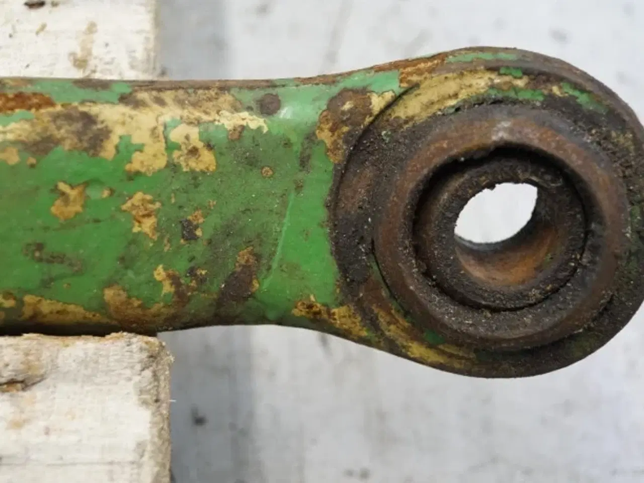 Billede 11 - John Deere 4040 R.H. Liftarm AR80666