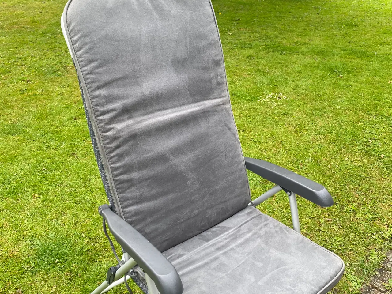 Billede 7 - Camping bord stole hynder tallerkener og glas 
