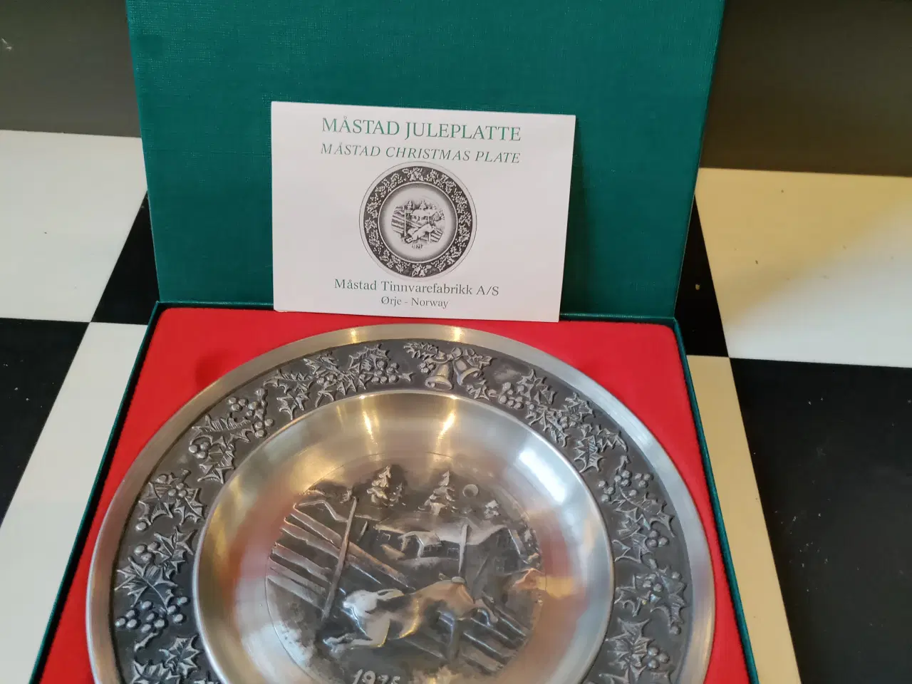 Billede 2 - Måstad juleplatter I tin. 1975 og 1976.