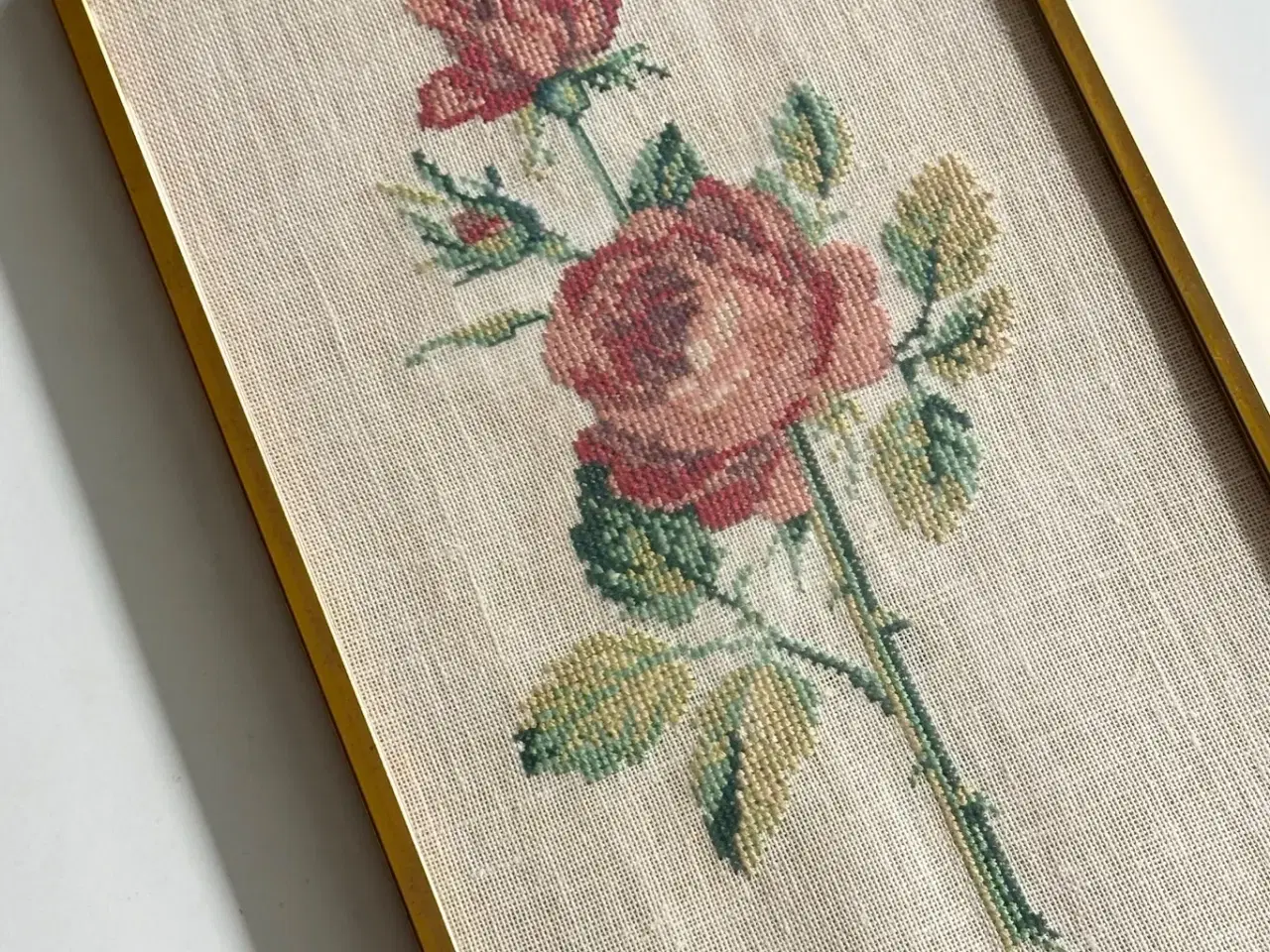 Billede 3 - Broderi, rød rose