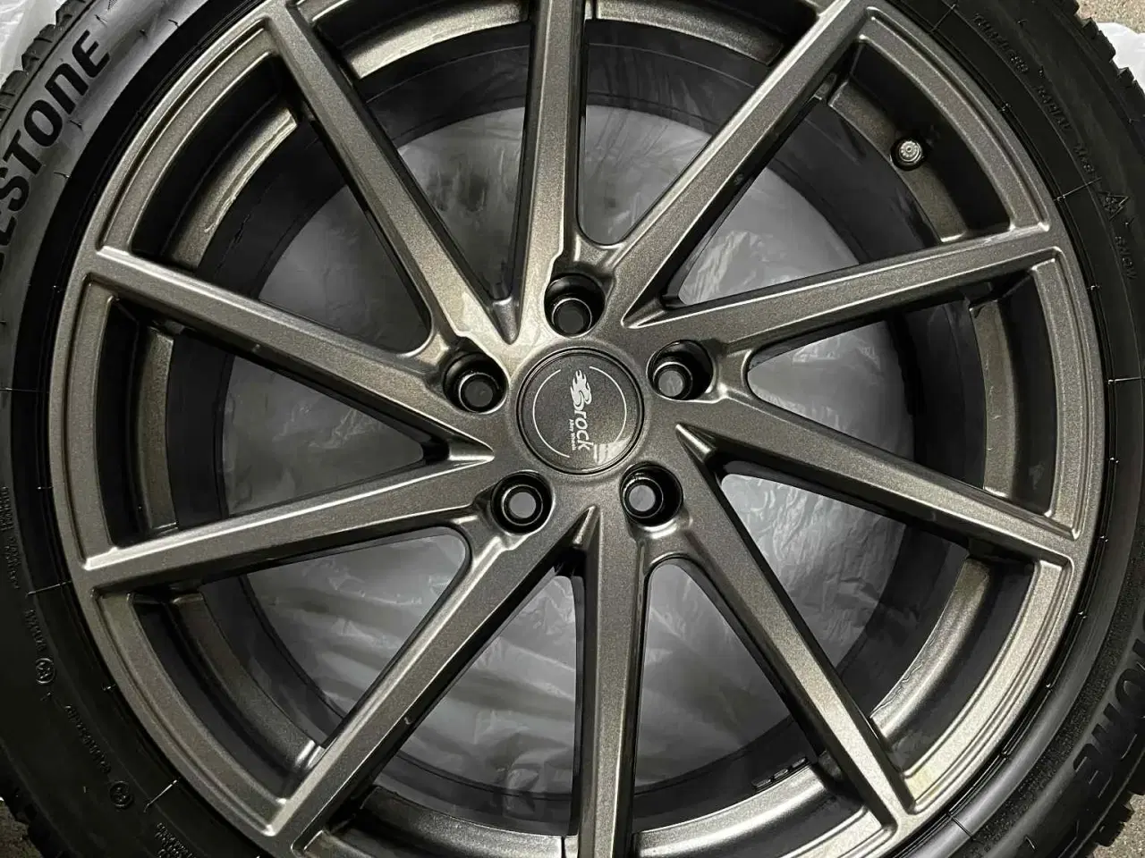 Billede 5 - Bridgestone dæk 275/40x20 med Brocks fælge.