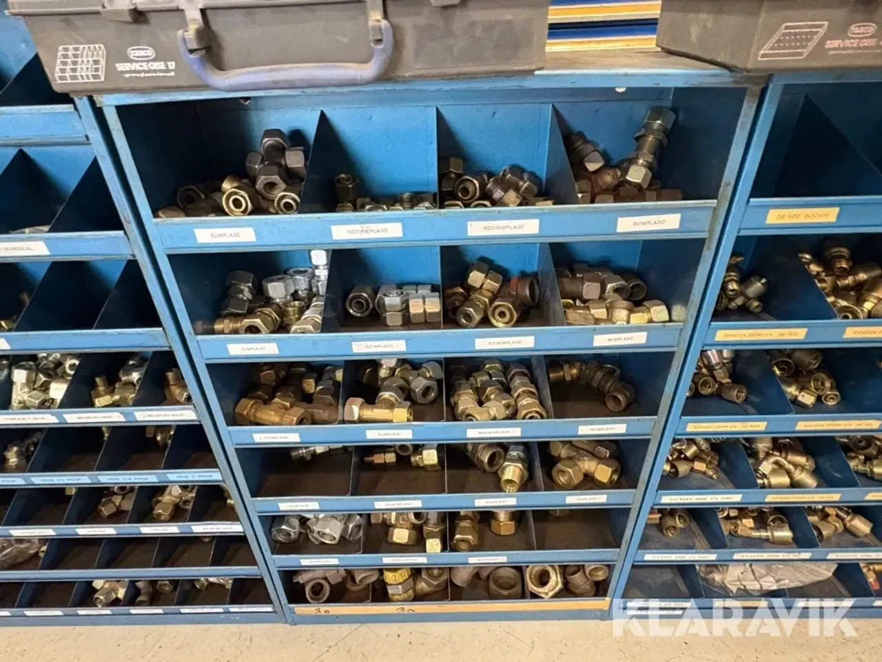 Billede 7 - Reoler med fittings