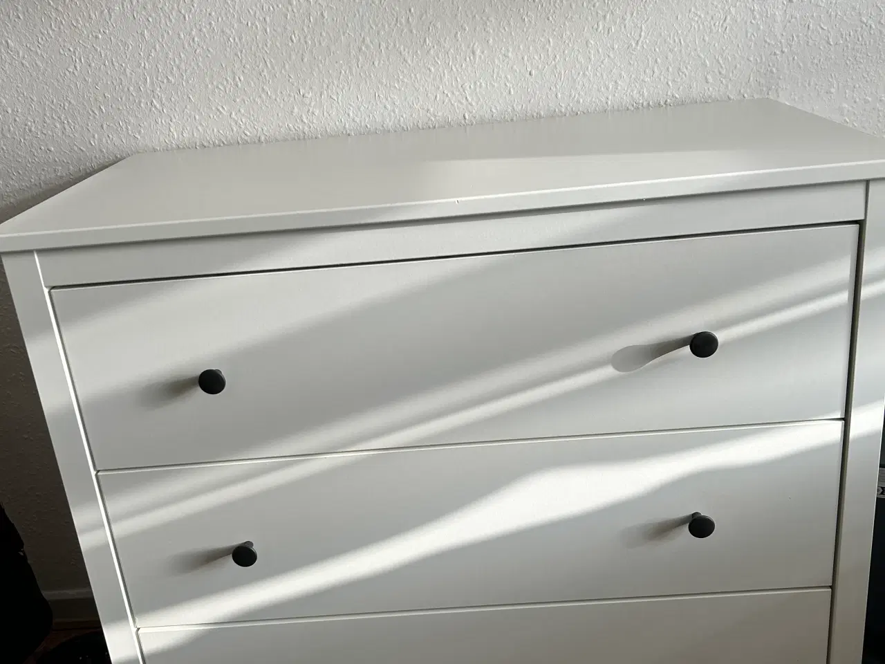 Billede 1 - VEDLIGEHOLDT KOMMODE SÆLGES