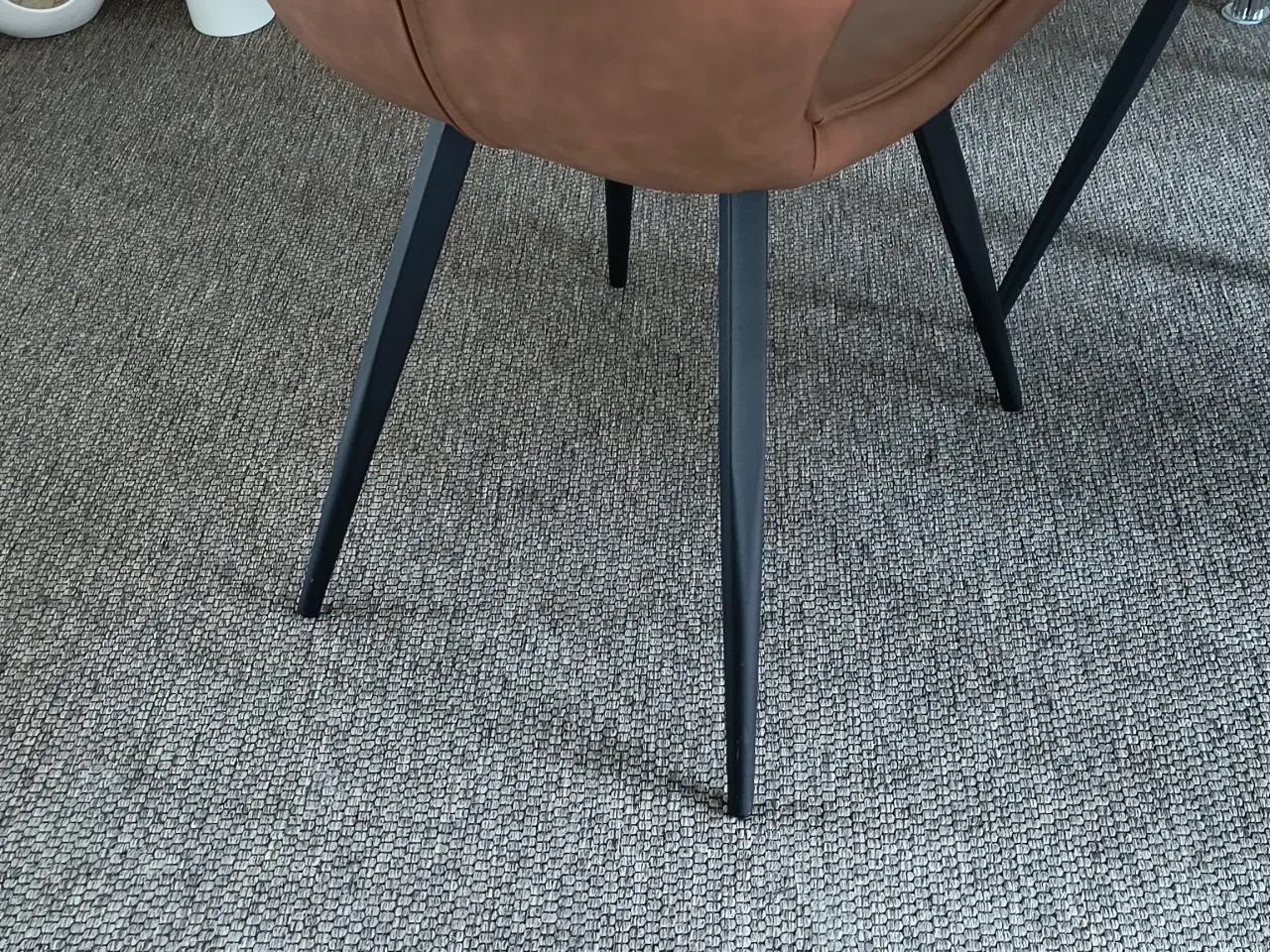 Billede 1 - spisebordmed stole