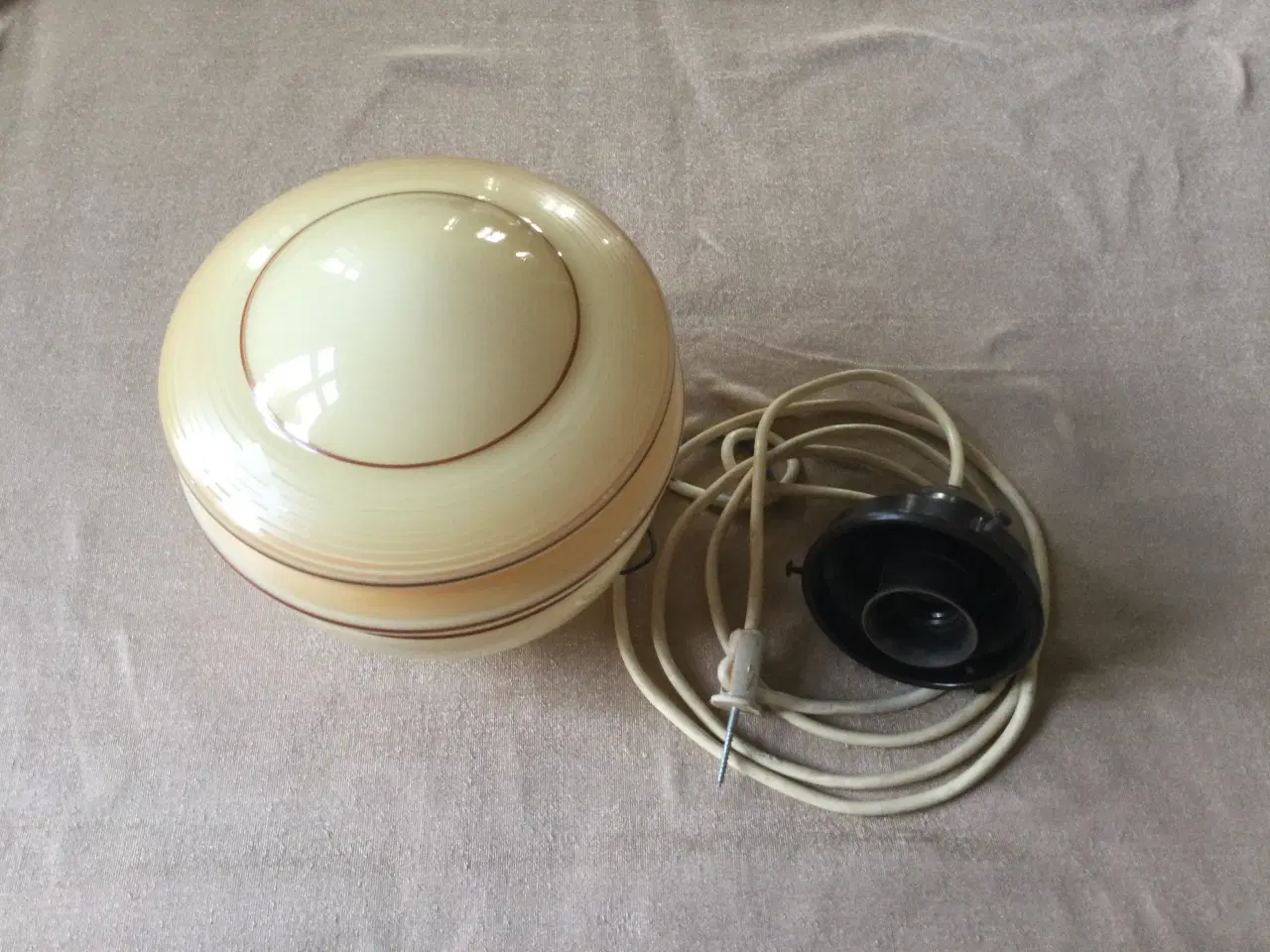 Billede 3 - Vintage loftlampe i glas og sort fatning