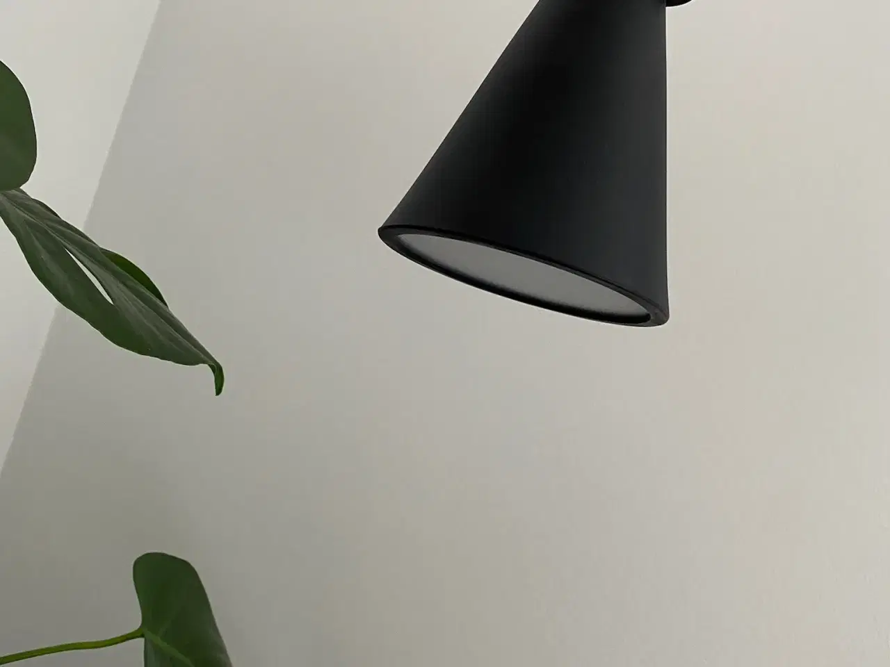 Billede 9 - Sort lampe fra MENU med fire funktioner
