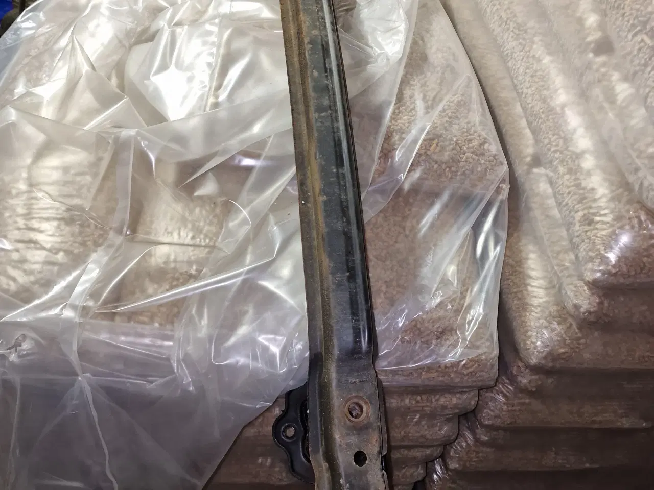 Billede 2 - BMW E90 bageste kofangerforstærker (OEM 7058467)