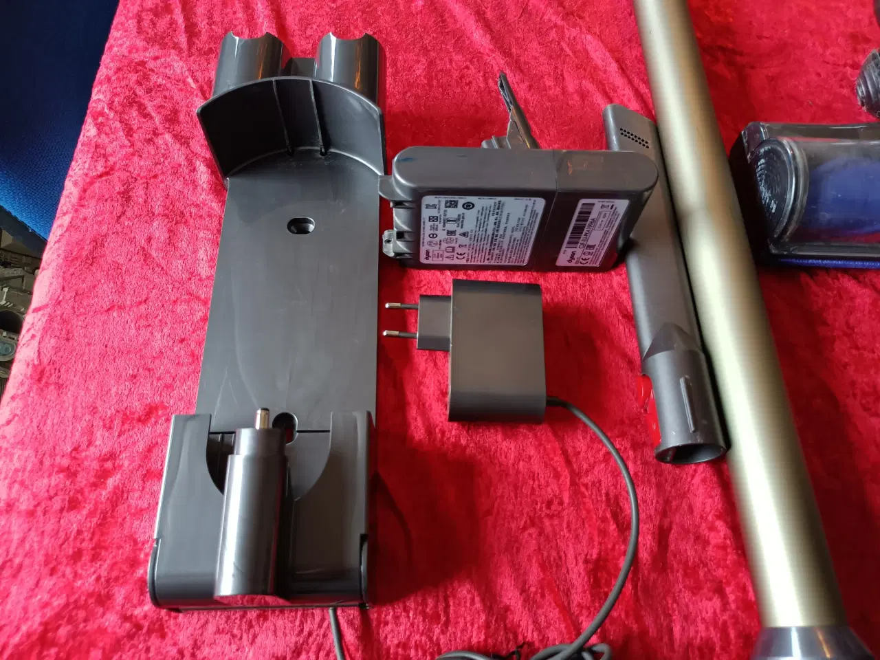 Billede 3 - Dyson støvsuger m/tilbehør