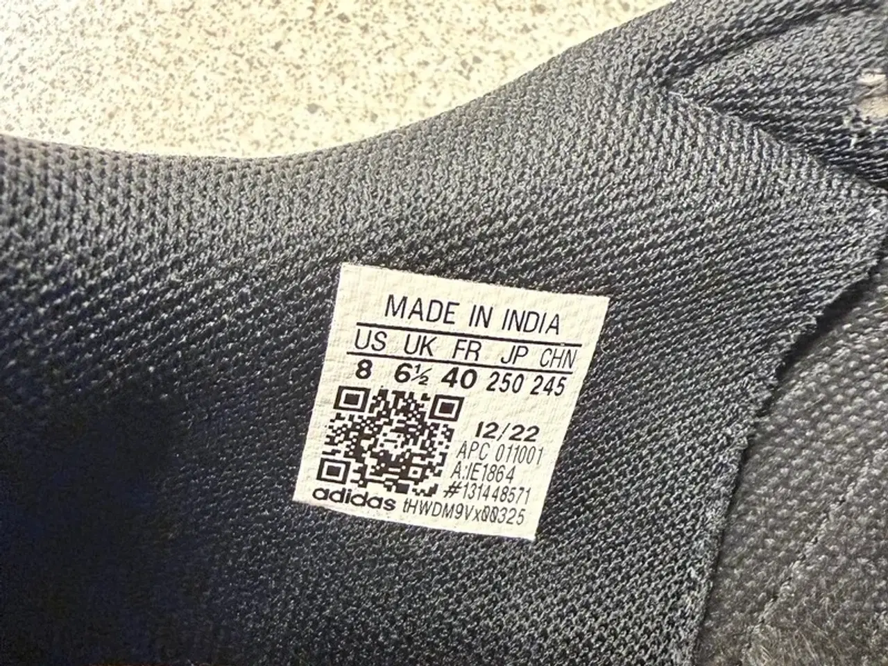 Billede 4 - Adidas sneakers sort guld. Str 40