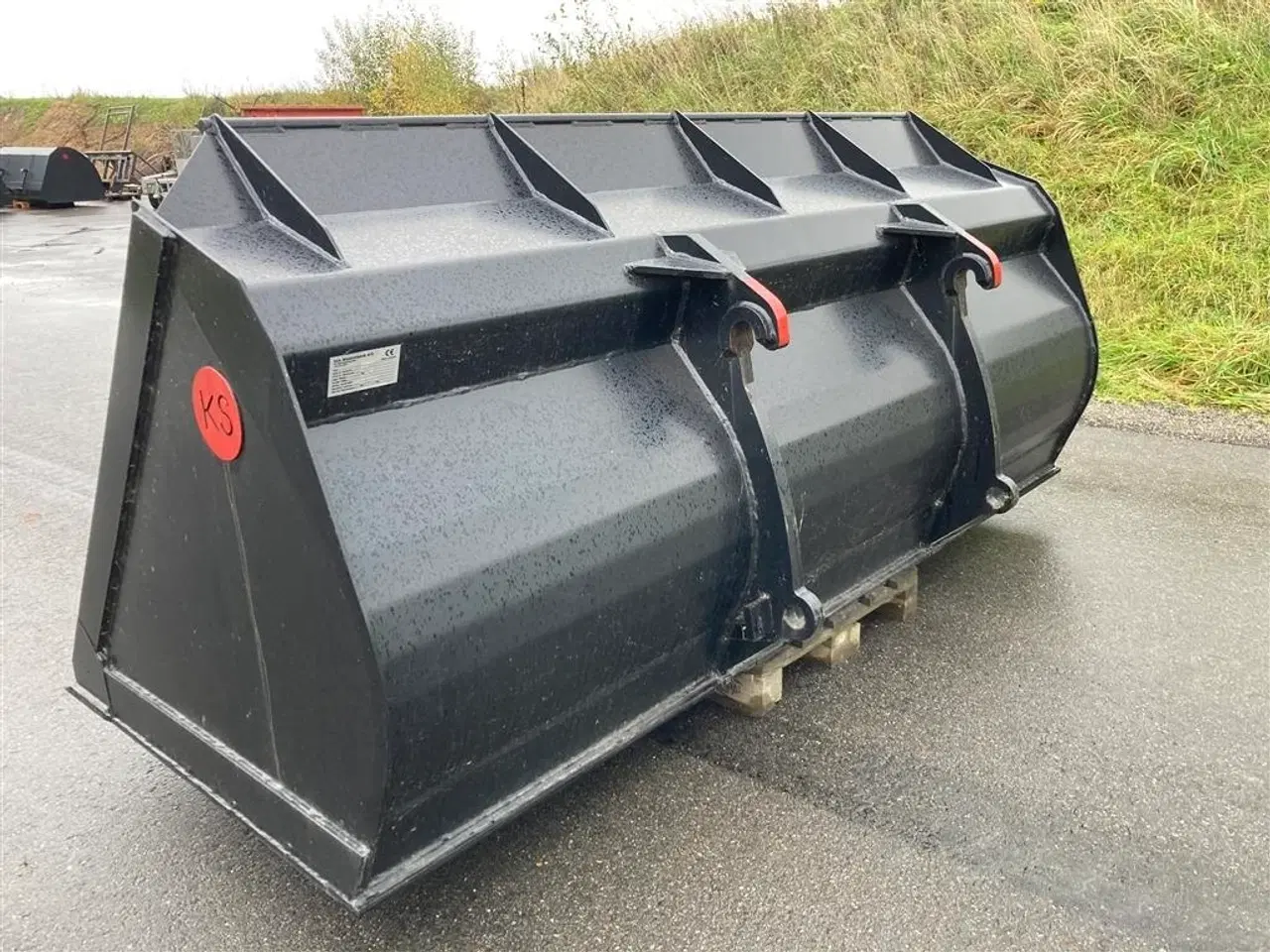 Billede 1 - Kirk Volvo kobling Stor Læsseskovl på 3000 cm og indhold på 3100 liter