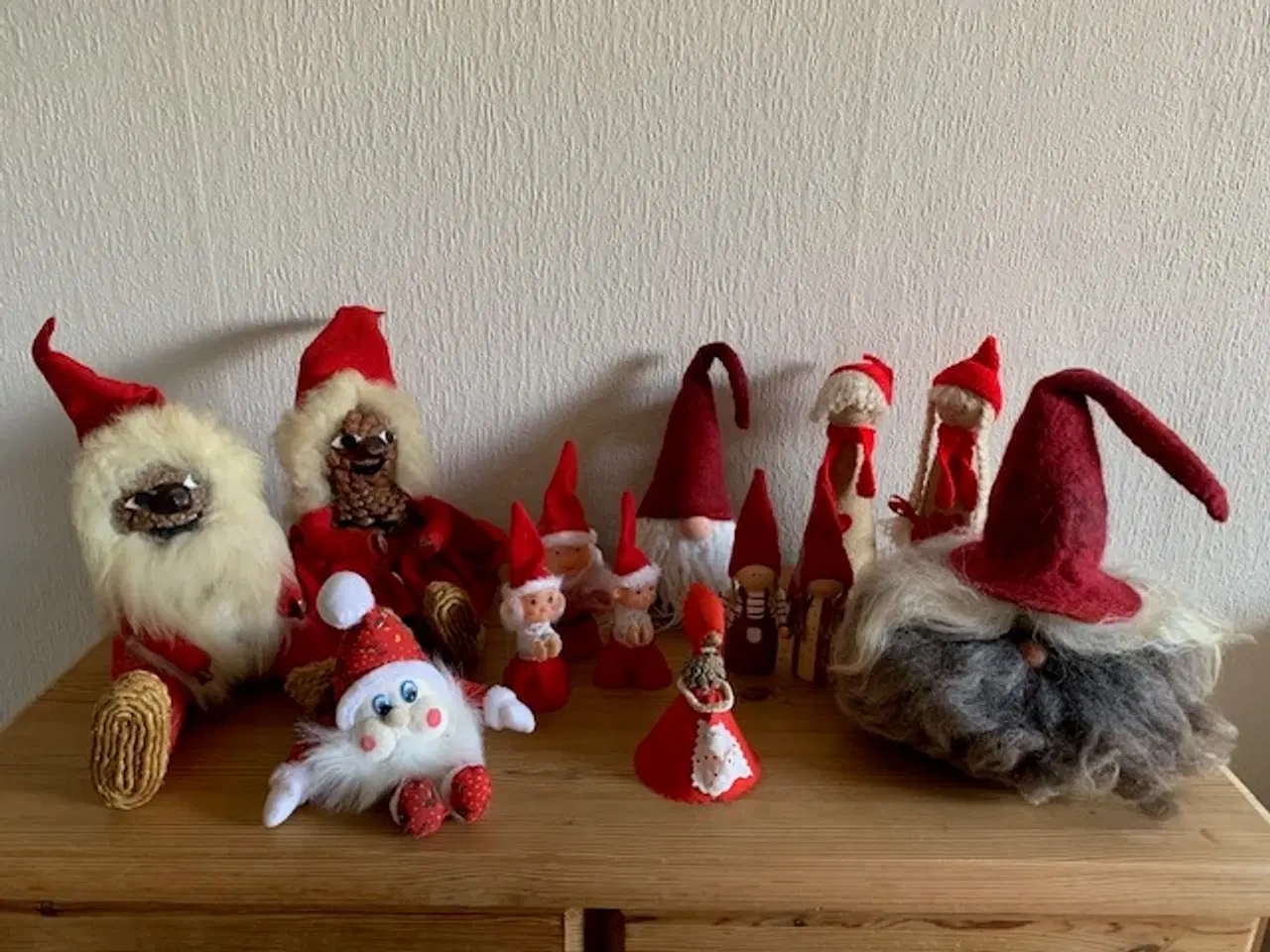 Billede 1 - Nisse / koglenisse - julemand - juledame - retro