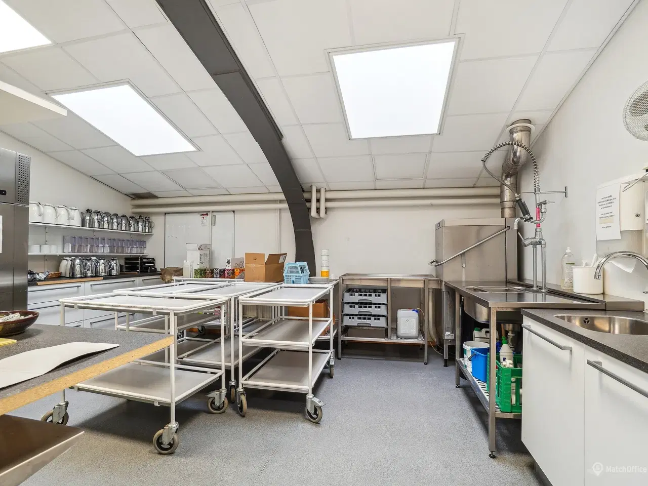 Billede 18 - Indbydende lejemål med åbent kontormiljø