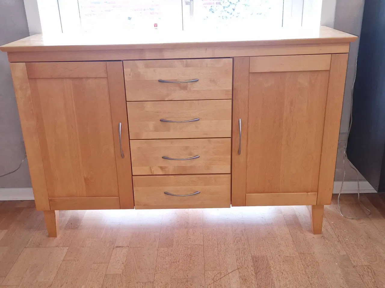 Billede 3 - Skænk i massiv bøgetræ, lakeret