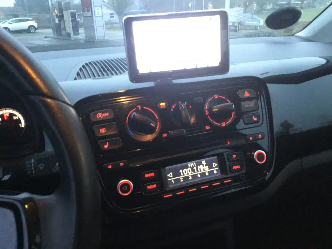 Billede 5 - Vw up1.0 mpi bmt 5 .døre aircon navigation træk mm