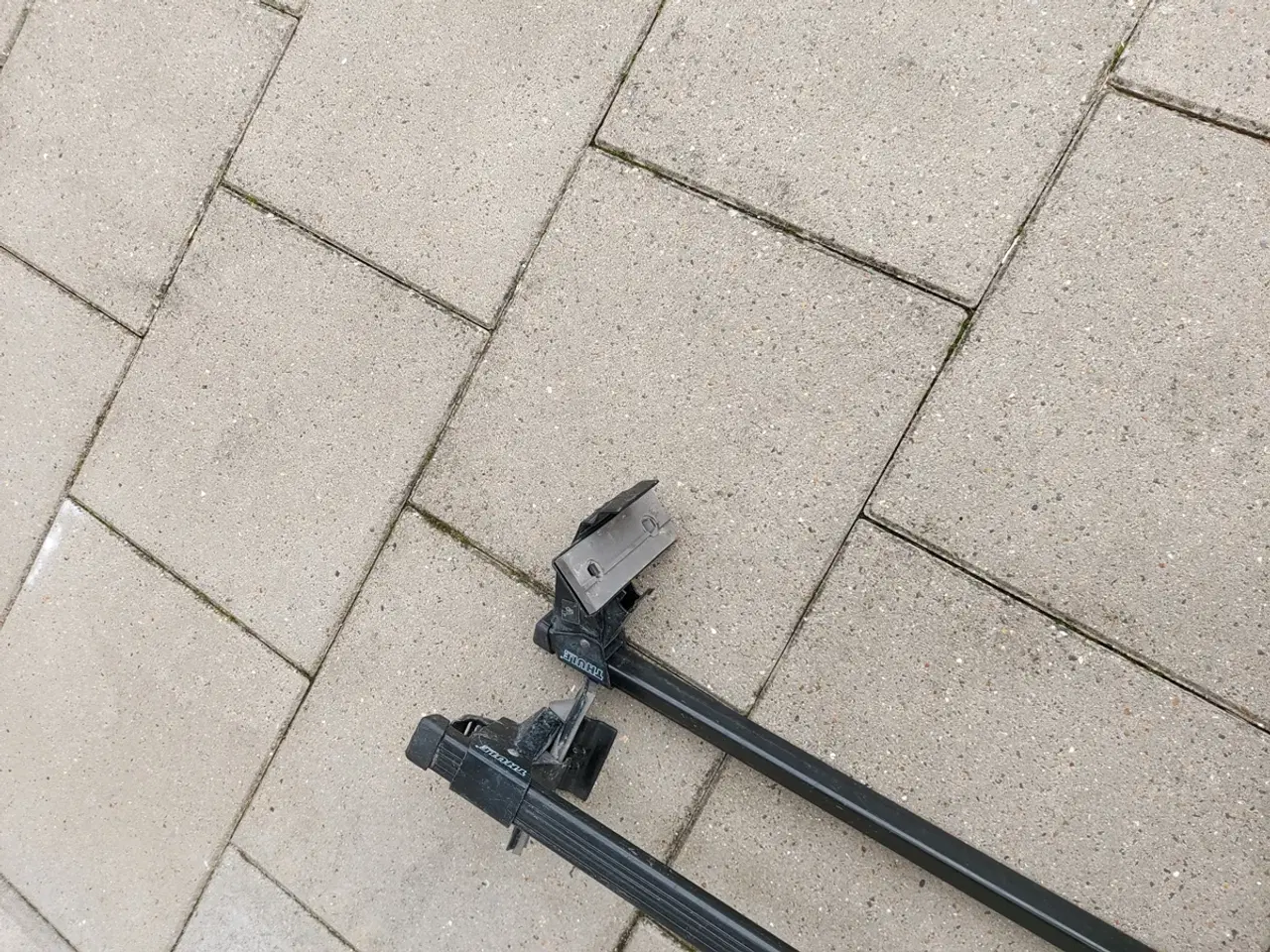Billede 2 - Thule tagskinner med tagkurv