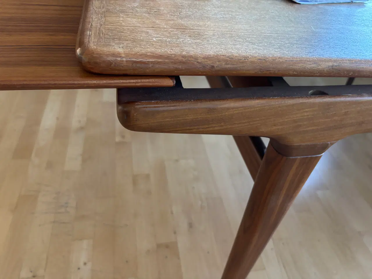 Billede 2 - Spisebord i teaktræ med 8 stole