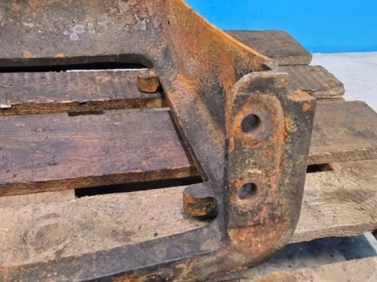 Billede 4 - New Holland LB115B Hjelmplade 87325160