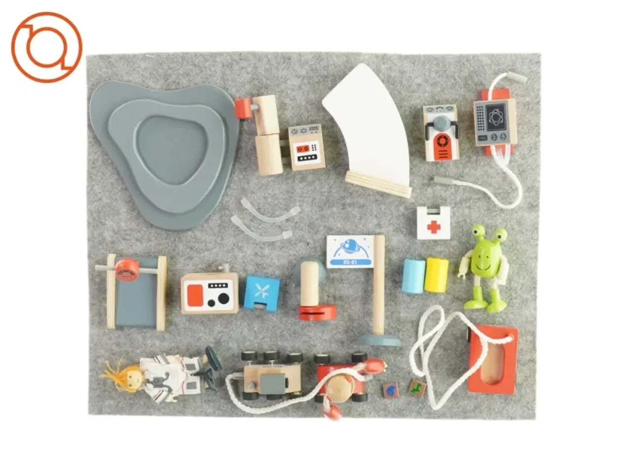 Billede 3 - Rumreketlegetøj (str. 42 x 42 x 65 og 20 x 20 x 22cm)