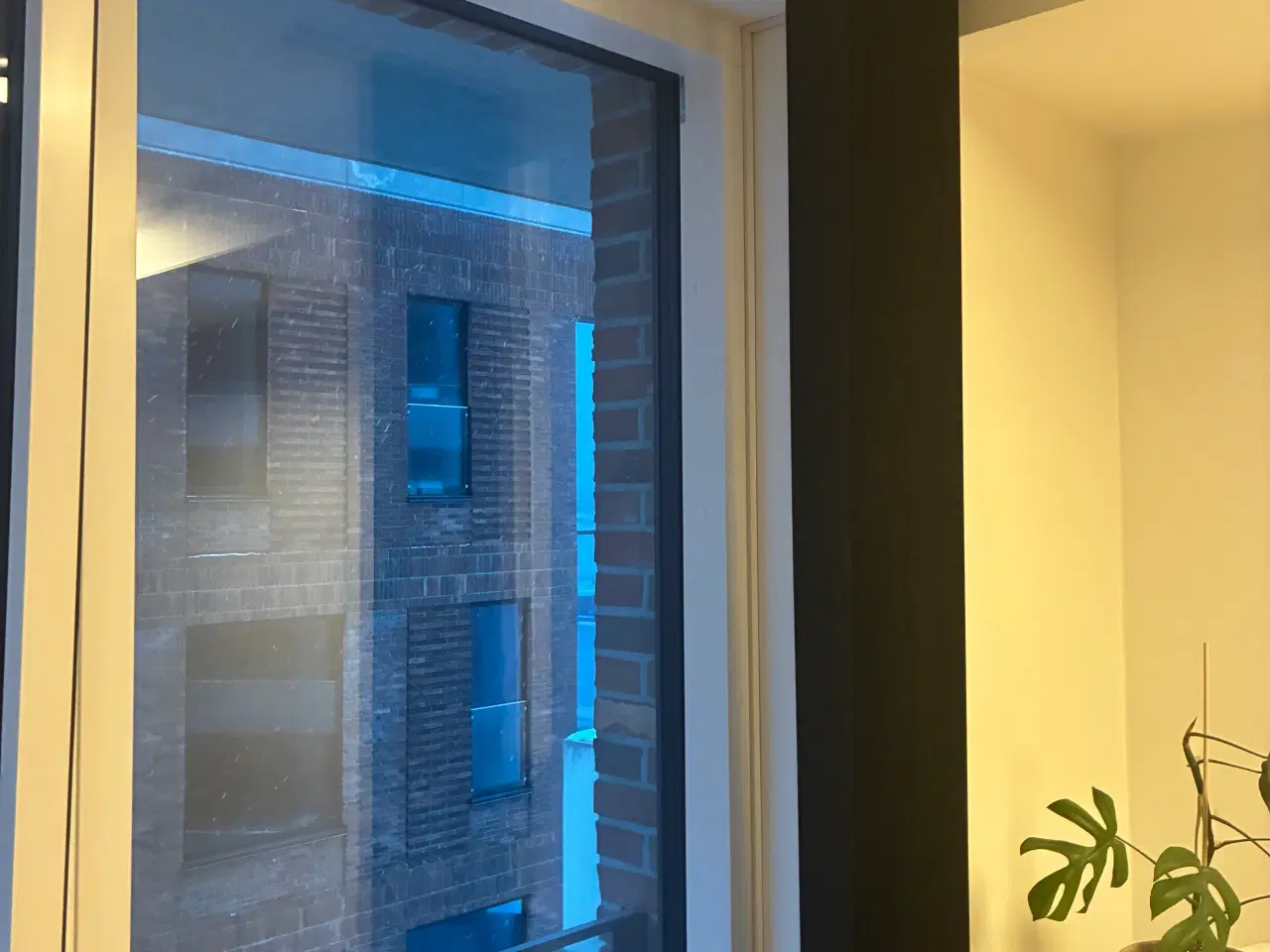 Billede 3 - To sorte Faber lamelgardiner med fjernbetjening 