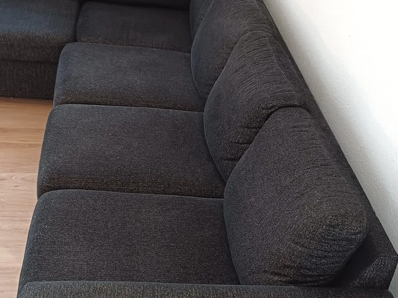 Billede 2 - Flot og velholdt stor hjørnesofa