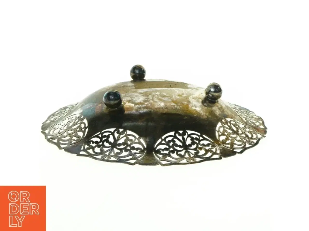 Billede 4 - Sølvfarvet fad med gennembrudt kant (str. 24 x 6 cm)