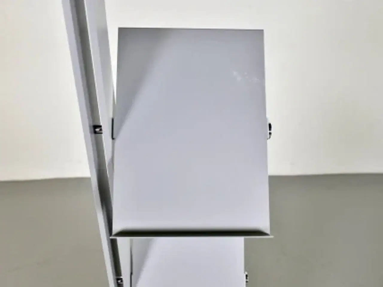 Billede 7 - Cascando flexxible single brochureholder i grå med fire holdere
