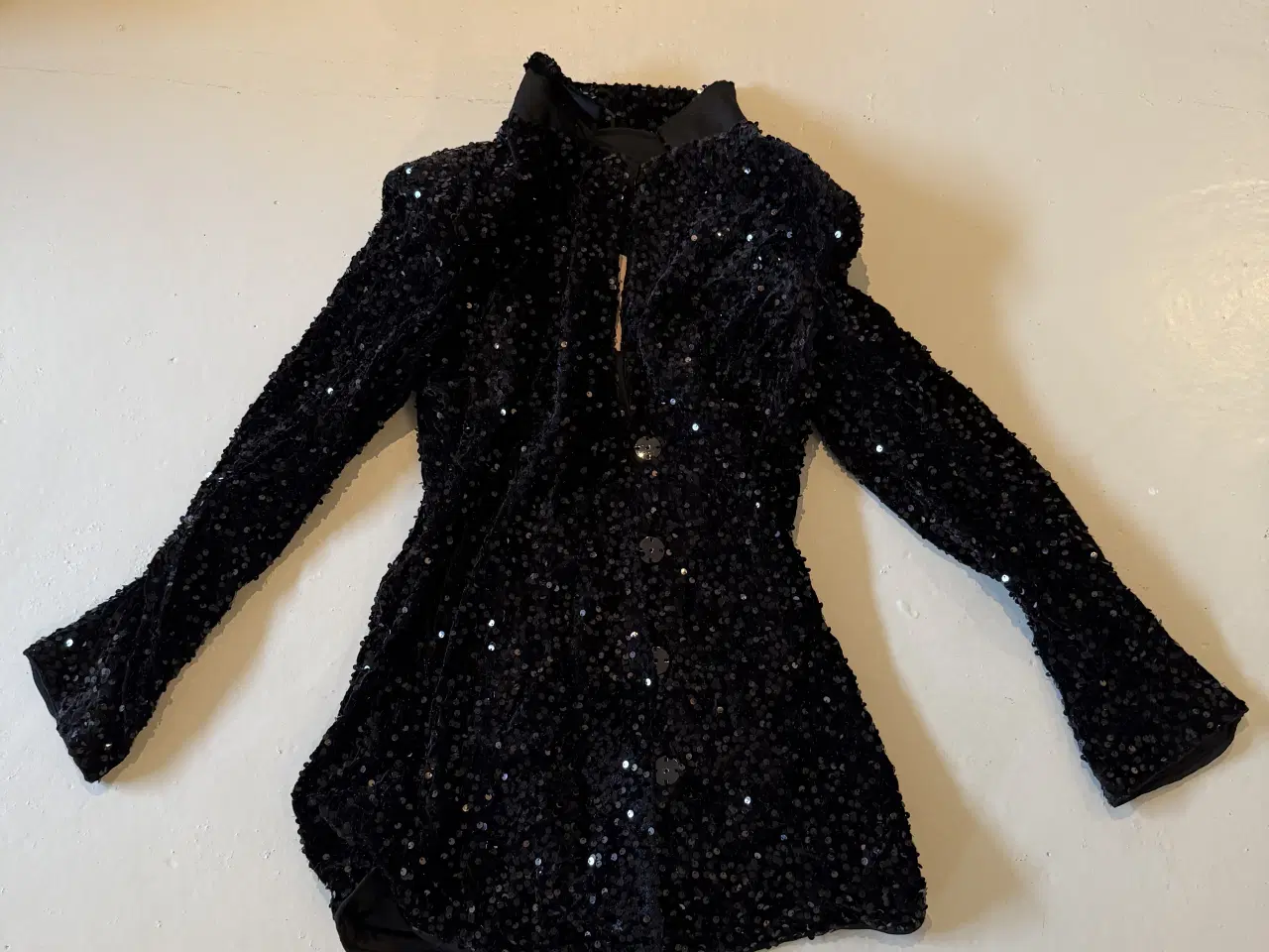 Billede 8 - Forskellige kostumer byd