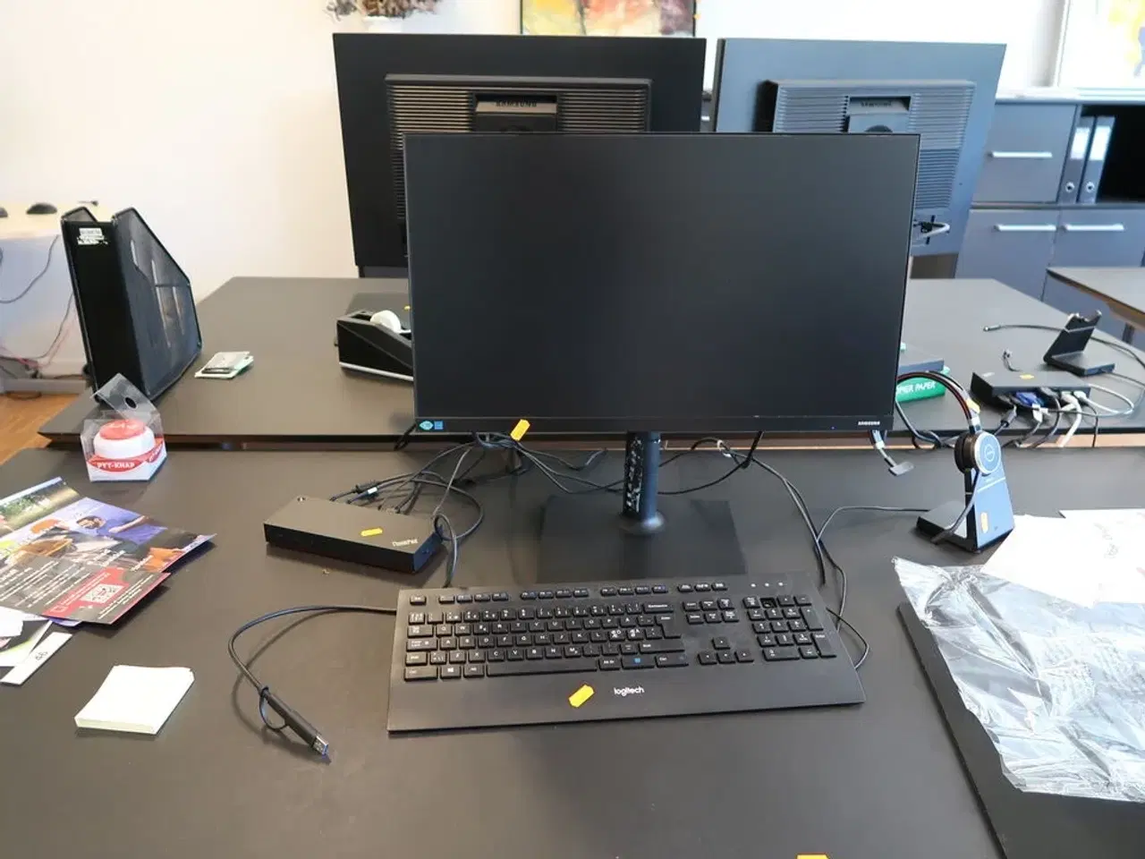 Billede 1 - Computerskærm SAMSUNG F24T450FQR, tastatur, dockingstation