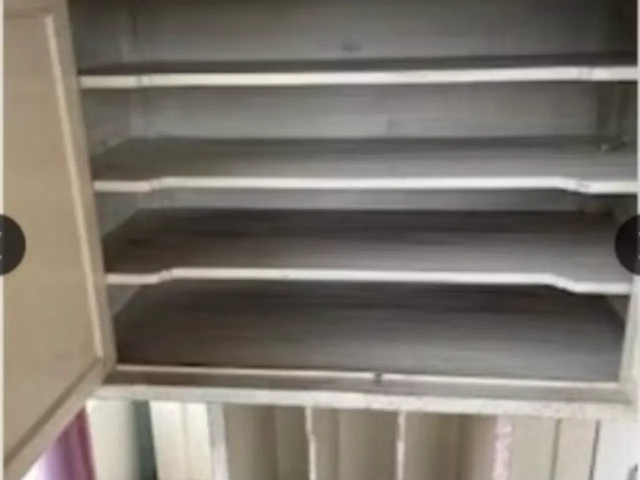 Billede 2 - Sælger dette skønne, gamle opbevaringsskab med spe