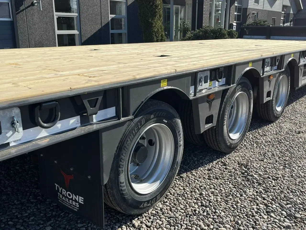 Billede 15 - Tyrone 27TLL LANG MODEL med forbredningsudstyr . Affjedret træk og affjedret aksler. Med hydrauliske ramper og værktøjskasse