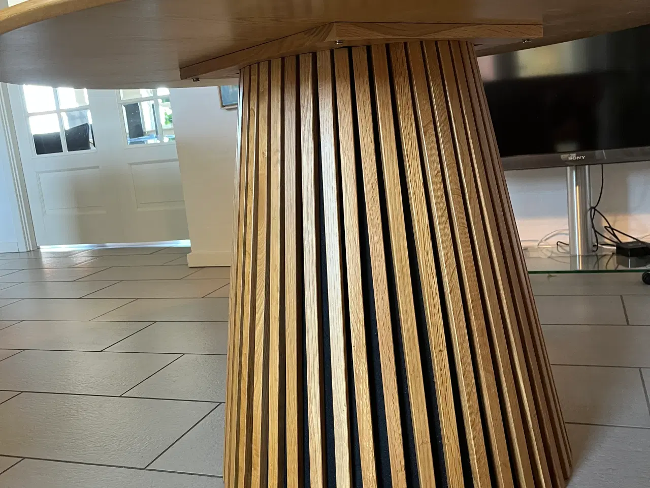 Billede 2 - Rundt spisebord i eg