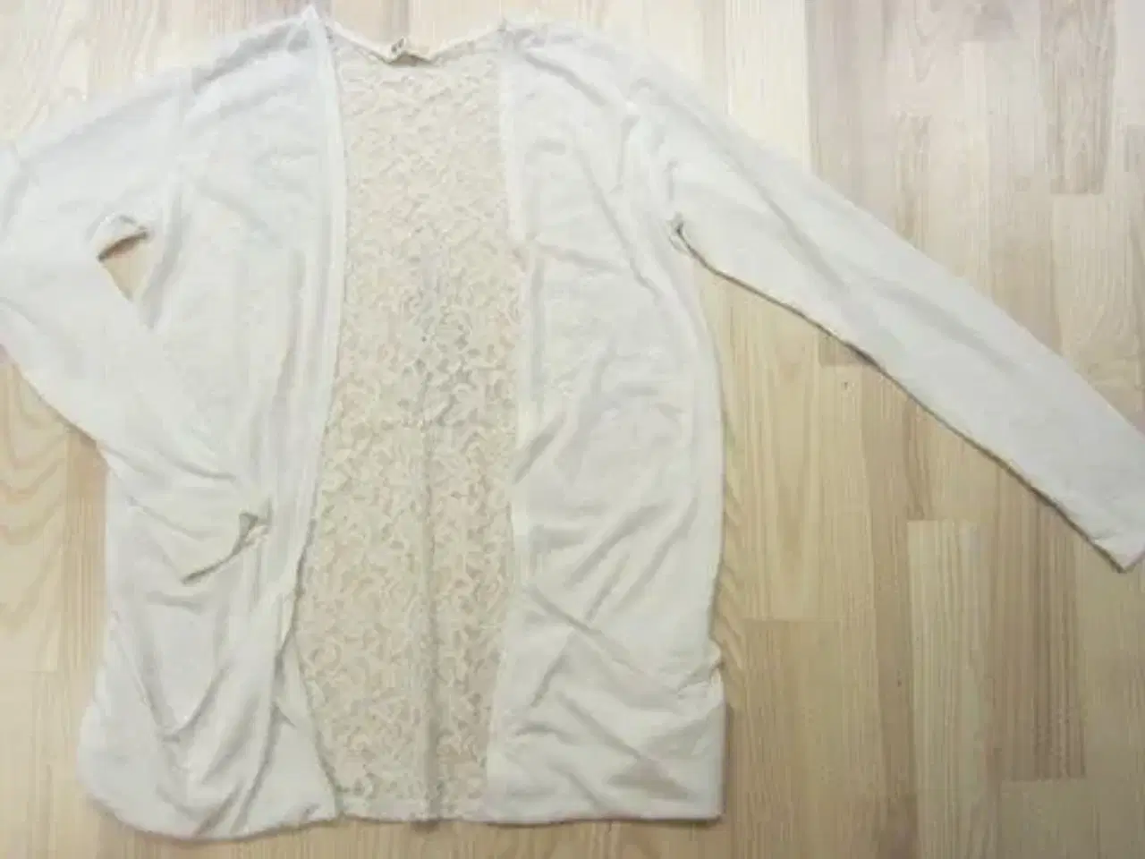 Billede 1 - Str. 158/164, hvid cardigan m. blonderyg