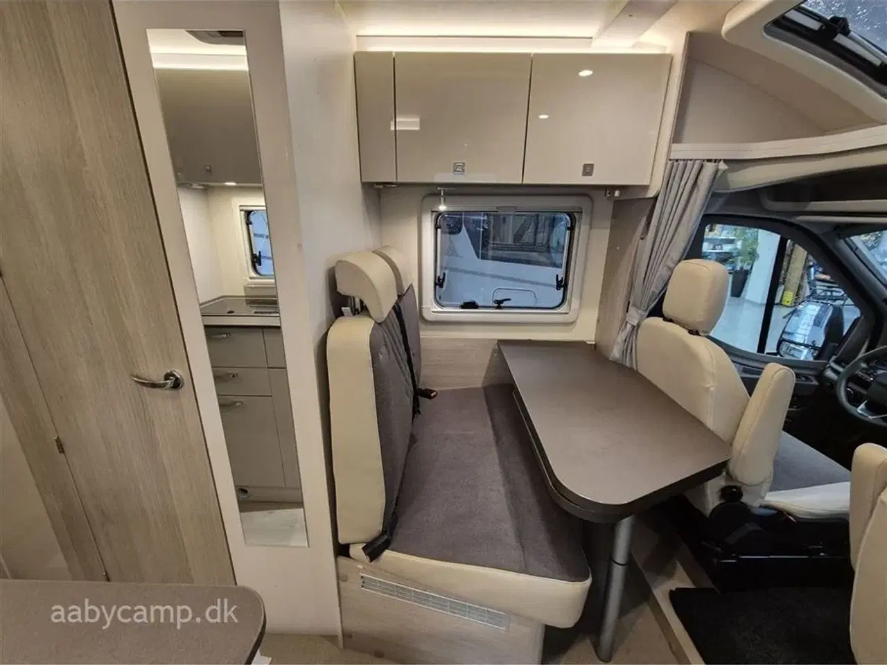 Billede 10 - 2023 - Bürstner Lineo T690 G   Automatgear. solcelle. 2x batterier. inverter. maxfann. Fyldegas. kompressor køleskab. Avara alarm system. anhængertræk. elektrisk indgangstrin.