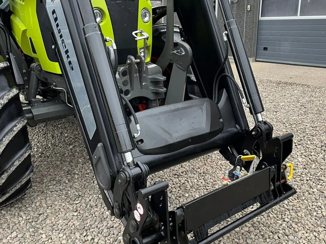 Billede 24 - CLAAS ARION 650 med frontlift og frontlæsser