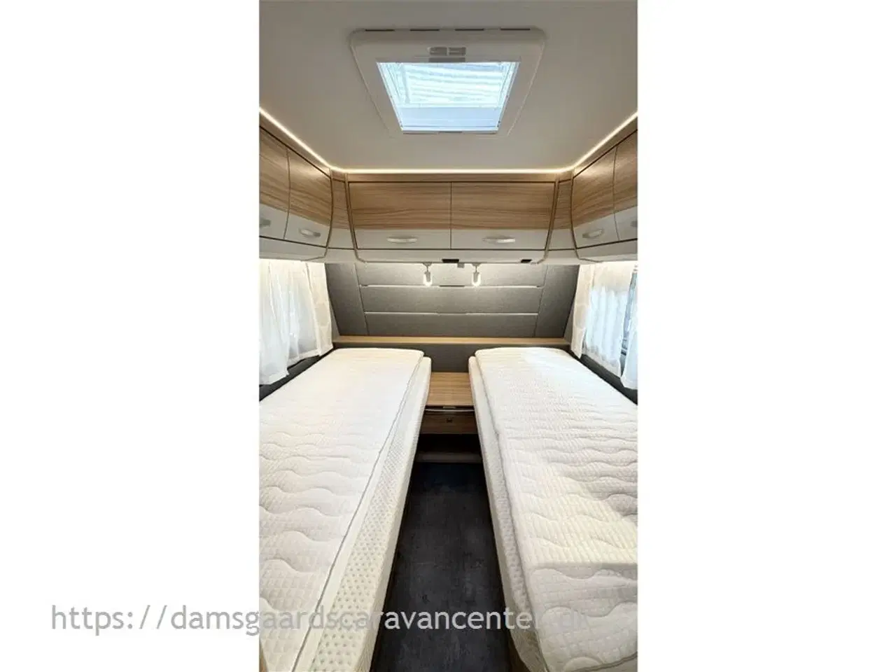 Billede 13 - 2021 - Dethleffs Camper 460 EL   Enkeltsenge-Lamel-Gulvtemp.-Mover-Telt