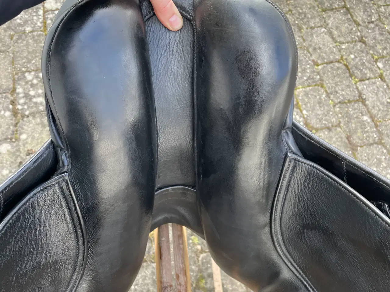 Billede 18 - Sort dressur sadel 16”