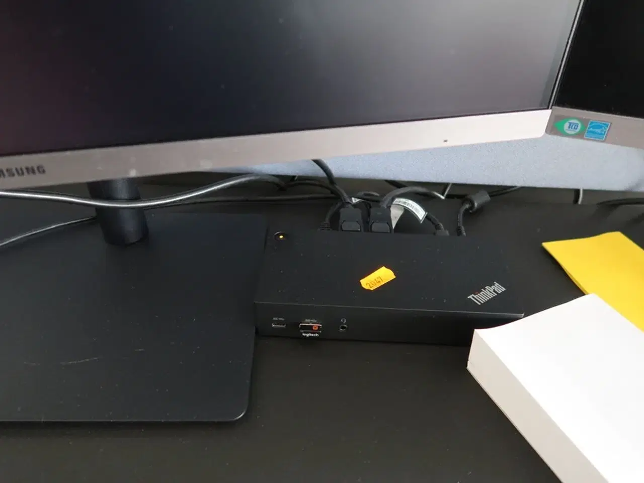 Billede 2 - 2 stk. computerskærme SAMSUNG S24R650FDU, dockingstation LENOVO Thinkpad, tastatur, mus