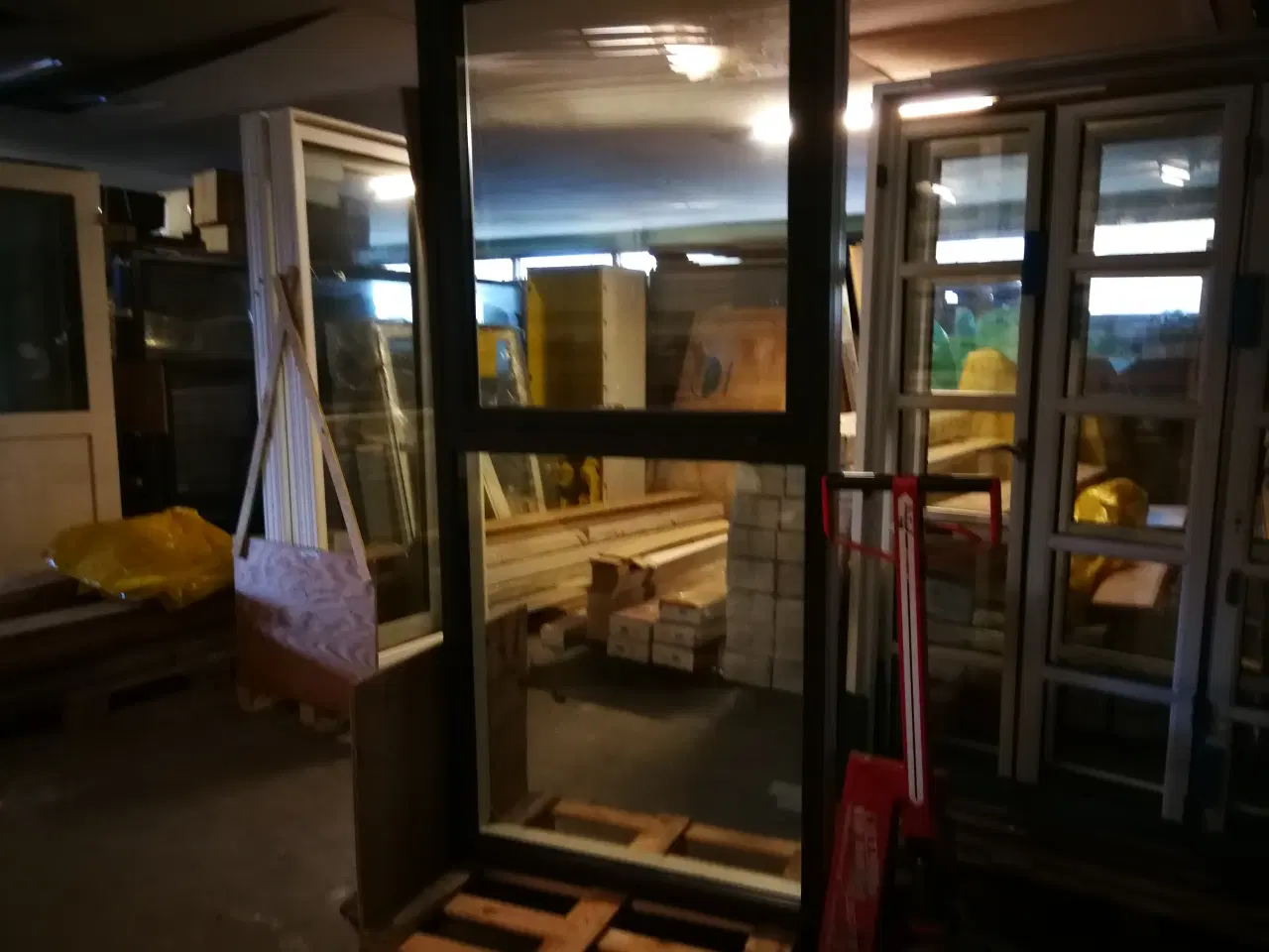 Billede 1 - NYT TRÆ/ALU PARTI 94,8x211,8, KR. 3.200