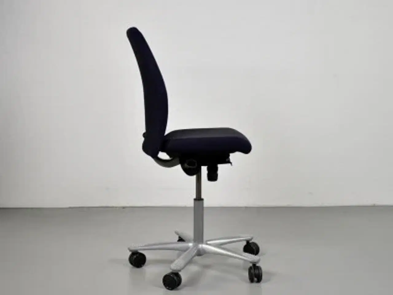 Billede 2 - Häg h04 credo kontorstol med sort/blå polster, høj ryg og grå stel