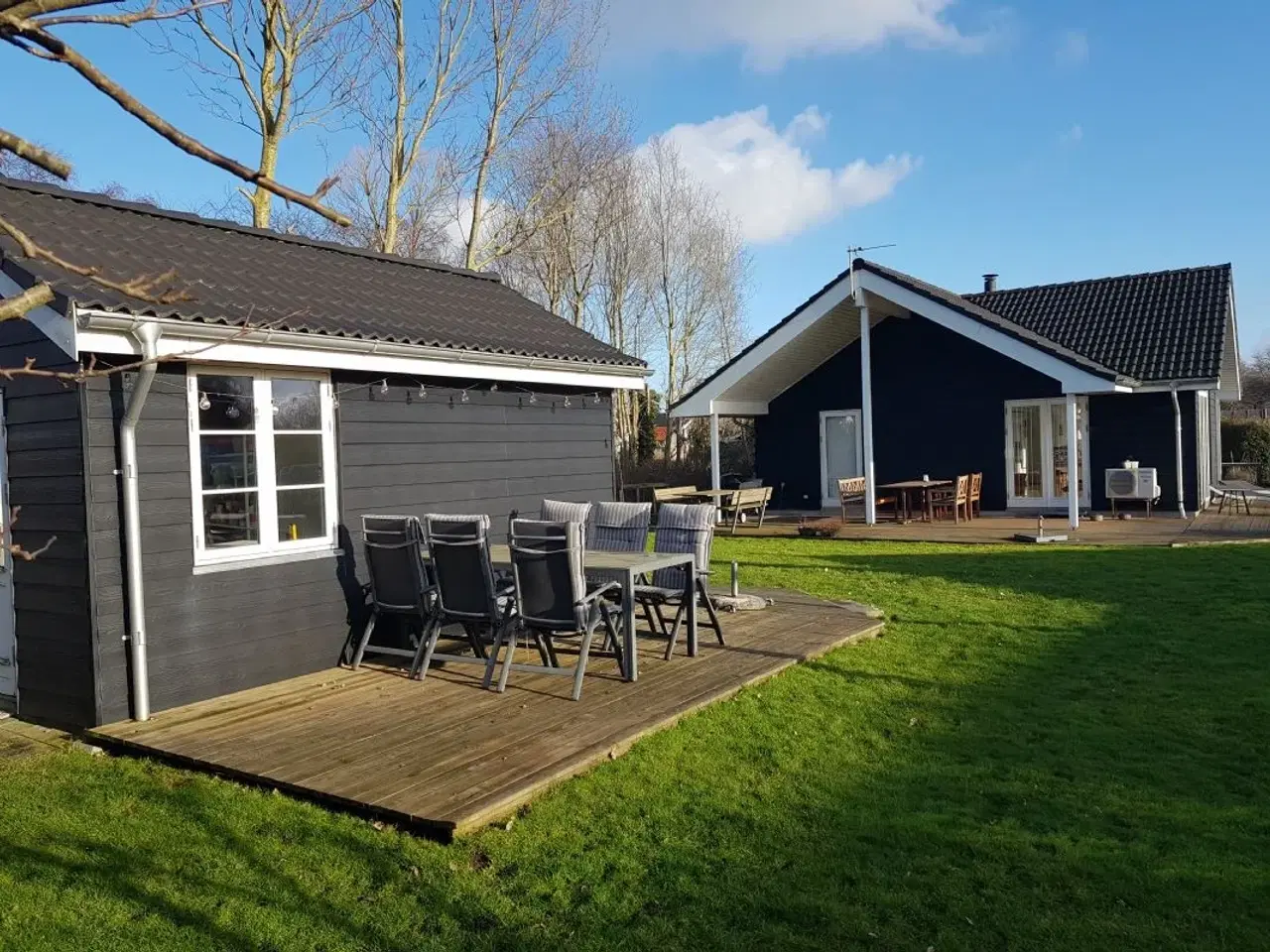 Billede 2 - Sommerhus ved Hasmark Strand til 6(8) personer.
Moderne, hel�rsisoleret og meget t�t p� havet, udlejes privat