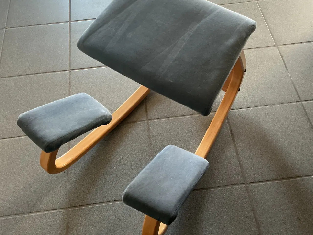 Billede 3 - Balancestol tegnet af Peter Opsvik Stokke knæstol.