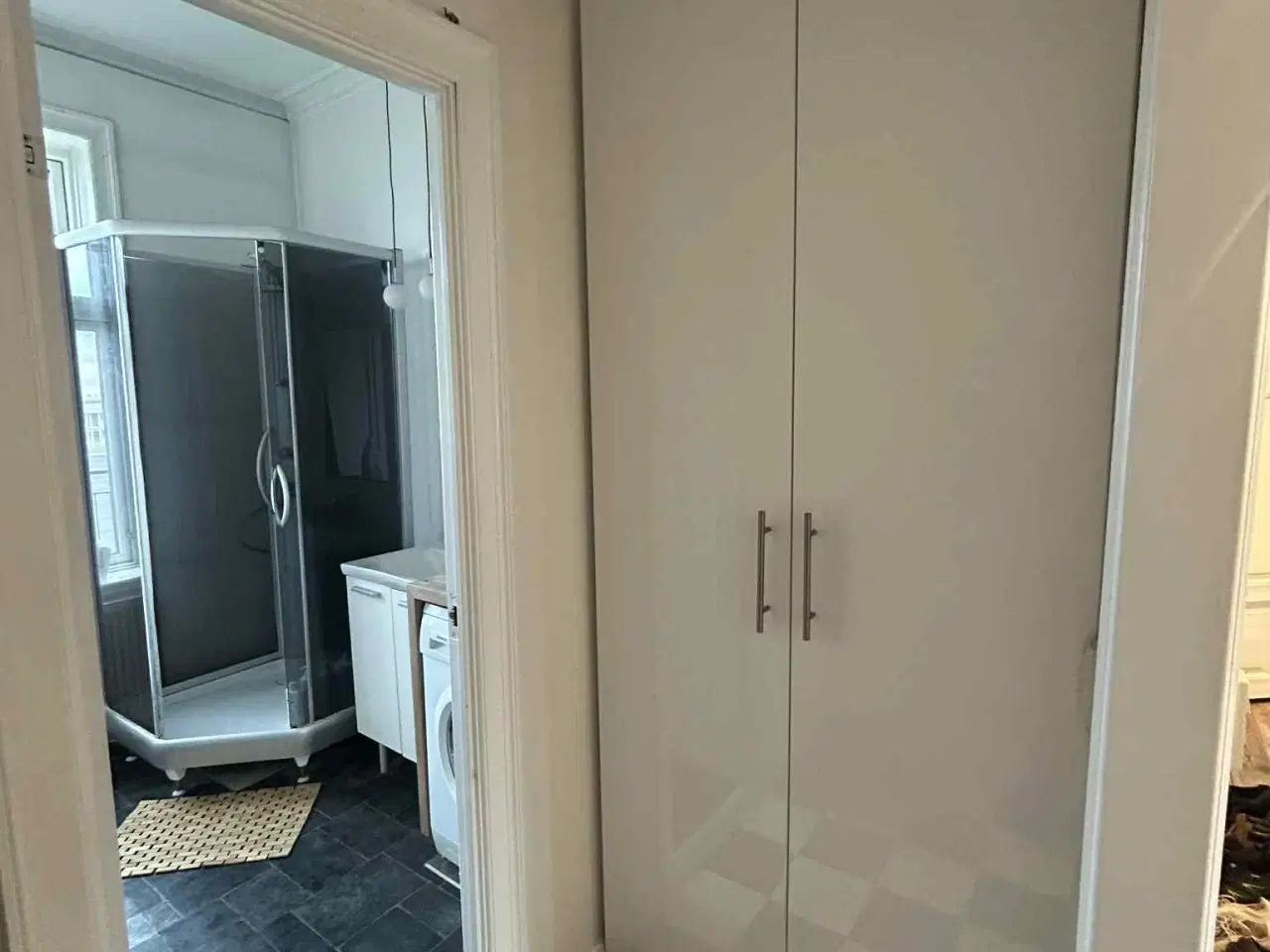Billede 2 - Ikea skab