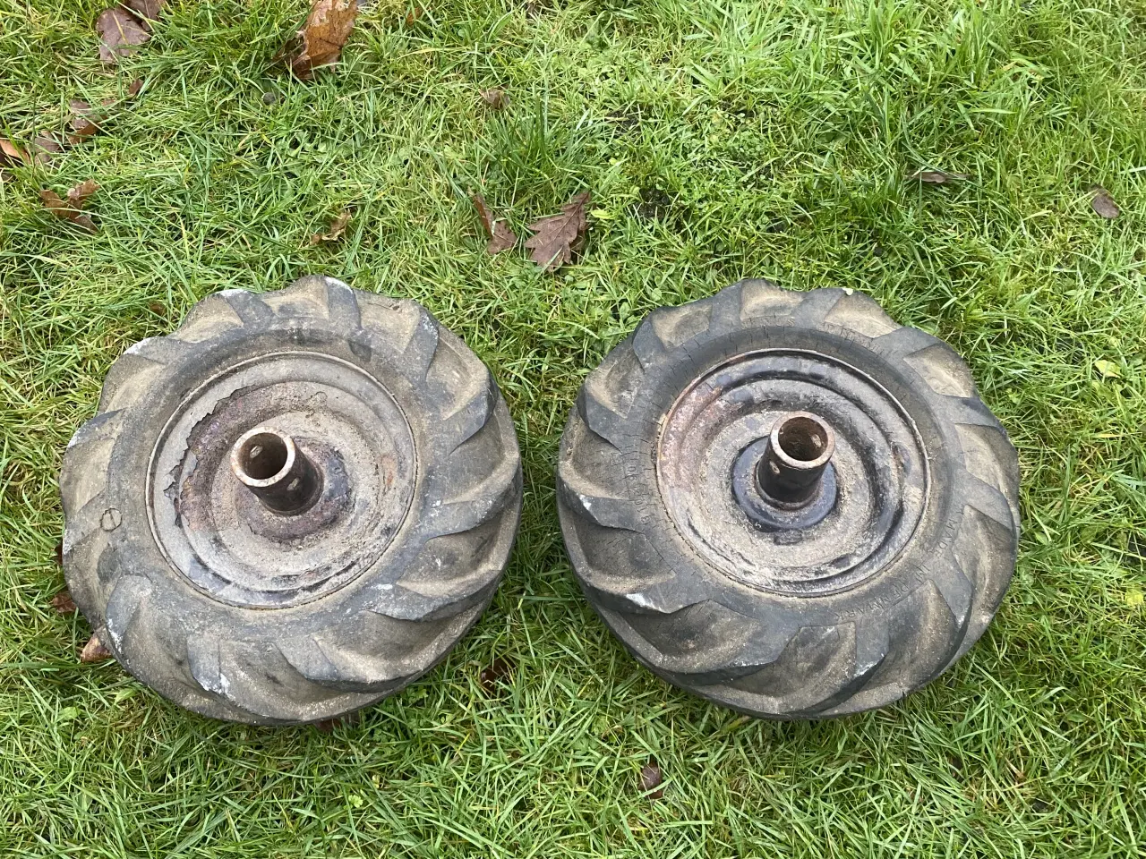 Billede 2 - Dæk til fejemaskine 